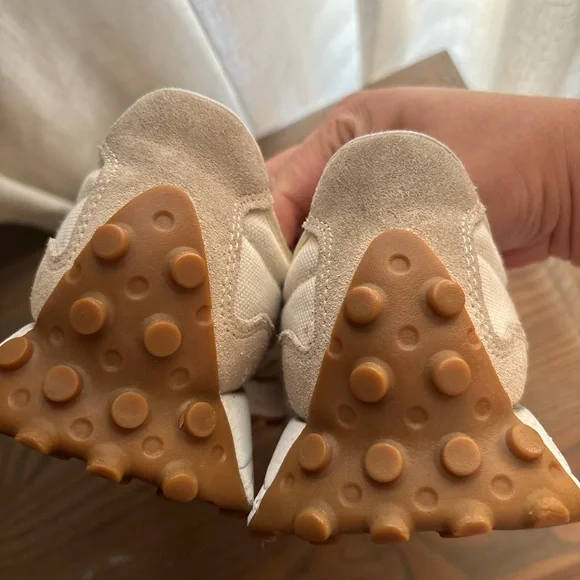 New Balance Beige and White Sneakers - Picture 3 of 7